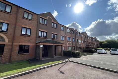 1 bedroom ground floor flat for sale