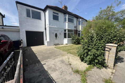 3 bedroom semi-detached house for sale