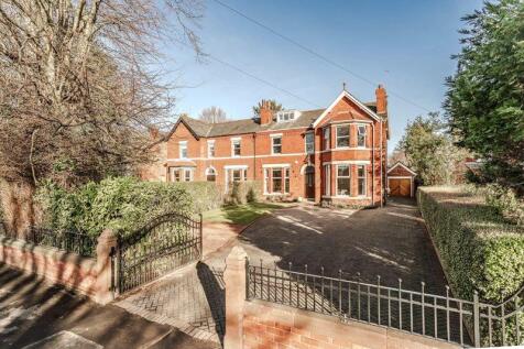 6 bedroom semi-detached house for sale