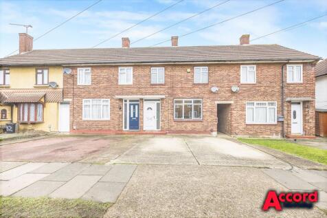 Amersham Road, Romford, RM3 2 bed terraced house for sale