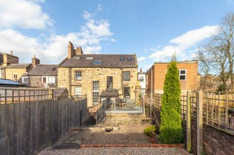 4 bedroom terraced house for sale