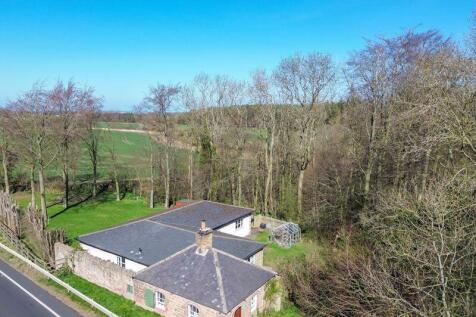 The Lodge, Avenue Road, Ellingham... 4 bed bungalow for sale