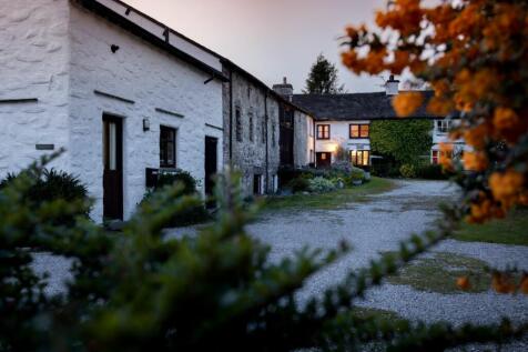 5 bedroom country house for sale