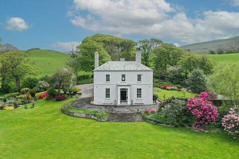 5 bedroom country house for sale