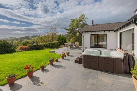 5 bedroom country house for sale