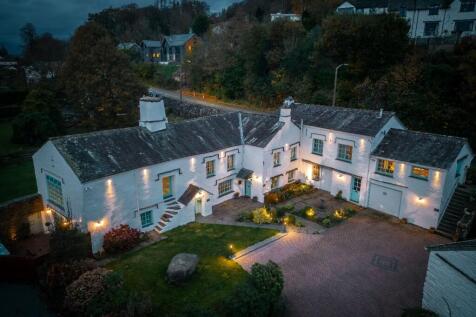 6 bedroom detached house for sale