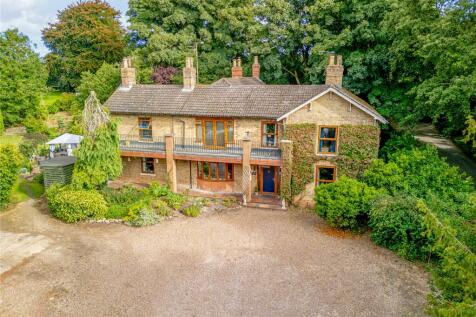 6 bedroom detached house for sale