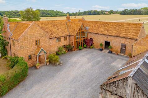 Blacksmiths Lane, Lincoln LN6 6 bed equestrian property for sale
