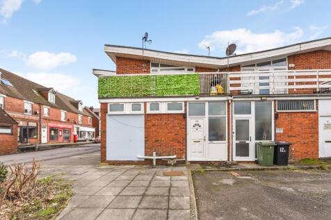 Station Road, Liphook, Hampshire 3 bed flat for sale