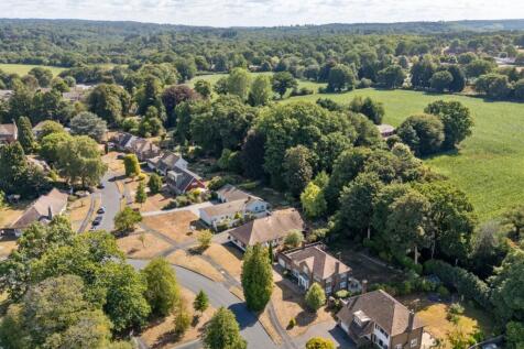 Chiltley Way, Liphook, Hampshire 3 bed bungalow for sale