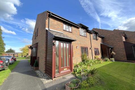 Chiltlee Manor Estate, Liphook... 2 bed maisonette for sale