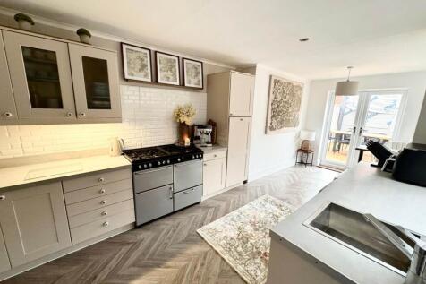 Cowley Hill Lane, St Helens 3 bed terraced house for sale