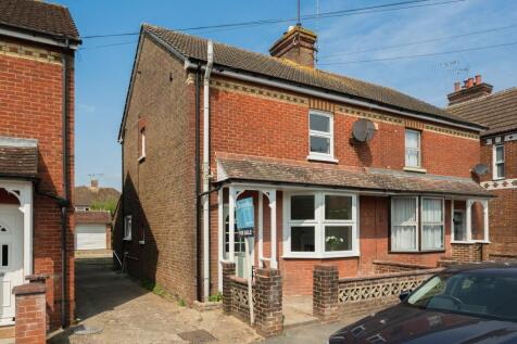 Spencers Road, Horsham, RH12 3 bed semi