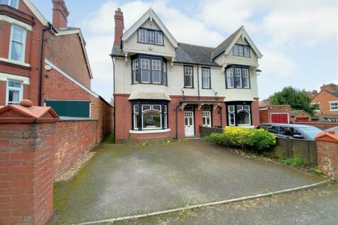 4 bedroom semi-detached house for sale