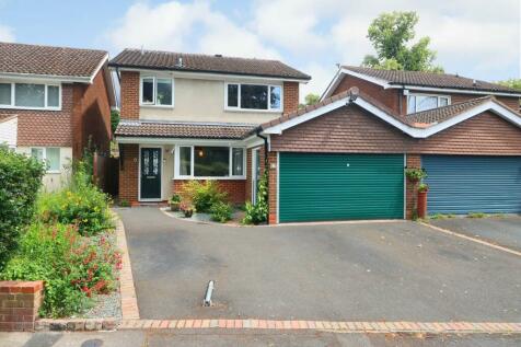 4 bedroom link detached house for sale