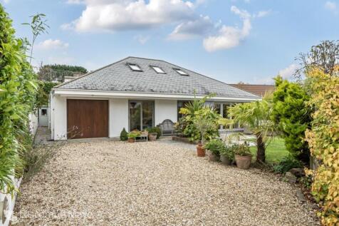 4 bedroom detached bungalow for sale