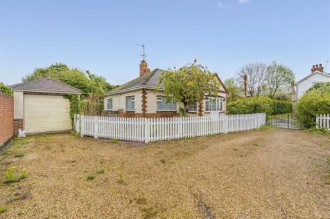 3 bedroom detached bungalow for sale