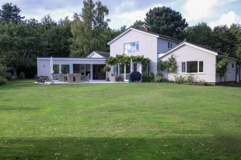 5 bedroom detached house for sale