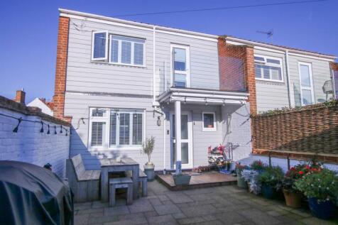 2 bedroom semi-detached house for sale