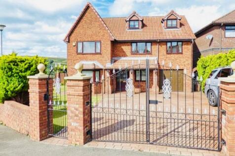 6 bedroom detached house for sale