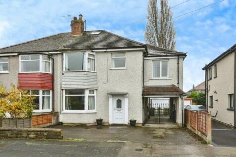 4 bedroom semi-detached house for sale