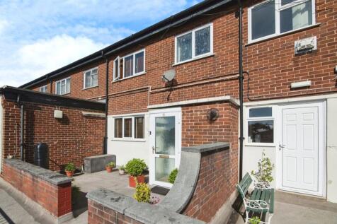 Queensway, Halesowen B63 3 bed maisonette for sale