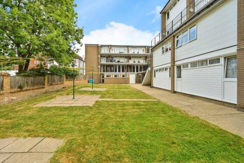 High Street, Borehamwood WD6 1 bed apartment for sale