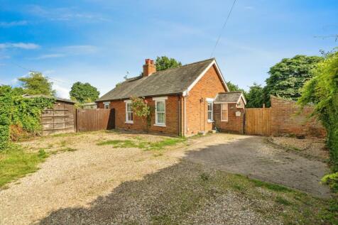 2 bedroom detached bungalow for sale