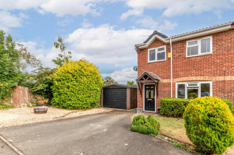 Chelmsford Drive, Worcester 3 bed semi