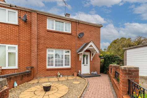 2 bedroom semi-detached house for sale