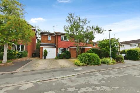 The Spinney, Finchampstead, Wokingham 4 bed detached house for sale
