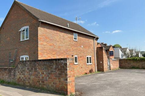 Victoria Road, Marlow 2 bed maisonette for sale