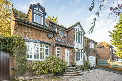 5 bedroom detached house for sale