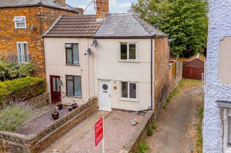 London Road, Spalding, Lincolnshire... 2 bed end of terrace house for sale