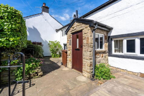 2 bedroom semi-detached house for sale