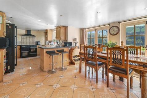 Chalk Street, Rettendon Common... 3 bed house for sale