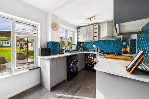 Molrams Lane, Chelmsford, Essex, CM2 3 bed semi