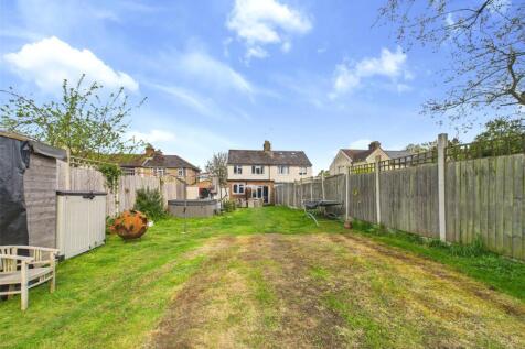 Molrams Lane, Chelmsford, Essex, CM2 3 bed semi