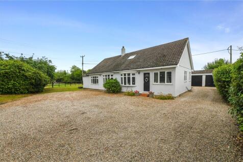 Meadow Lane, Runwell, Wickford... 4 bed bungalow for sale