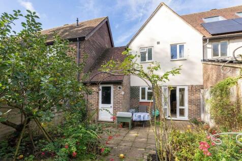 2 bedroom semi-detached house for sale