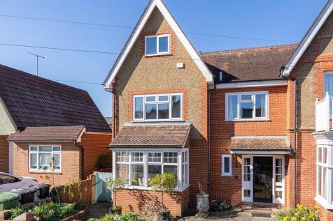 4 bedroom semi-detached house for sale