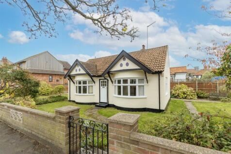 2 bedroom detached bungalow for sale