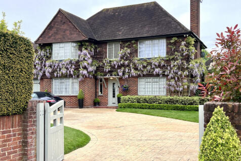 Green Lane Burnham, Buckinghamshire... 4 bed detached house for sale