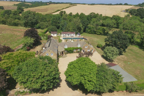 6 bedroom country house for sale