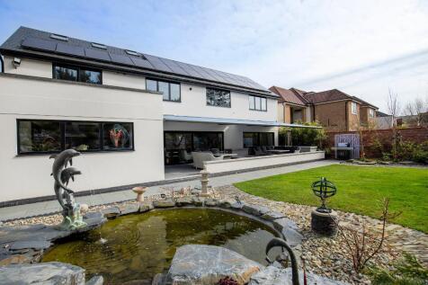 5 bedroom detached house for sale