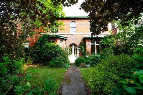 6 bedroom detached house for sale