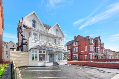 8 bedroom detached house for sale