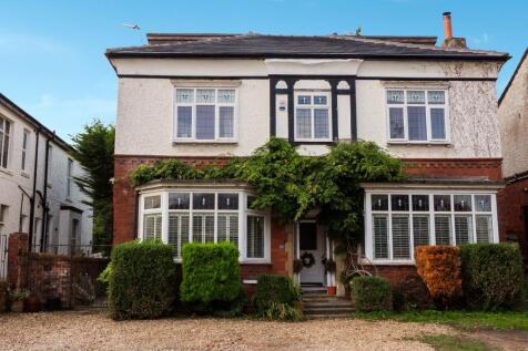 6 bedroom detached house for sale