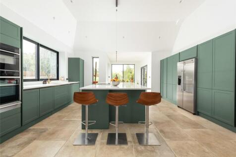 6 bedroom detached house for sale