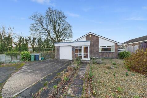 10 Arkholme Close, Carnforth, LA5 9XF 3 bed detached bungalow for sale